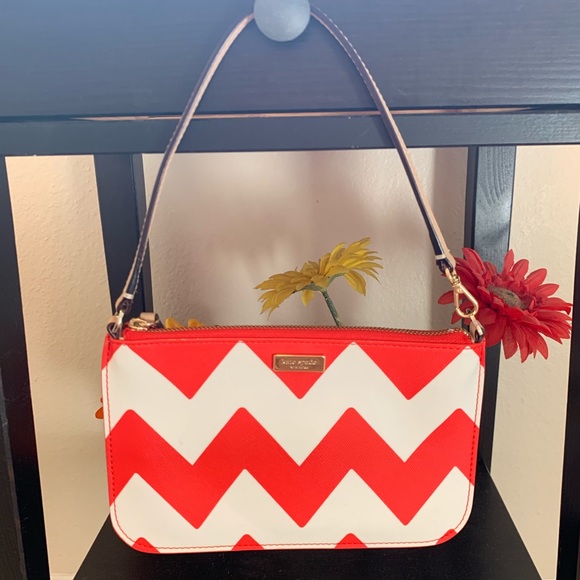 SOLD❤️💕 🎉Host Pick!🎉Kate Spade Chevron Wristlet - Picture 2 of 8